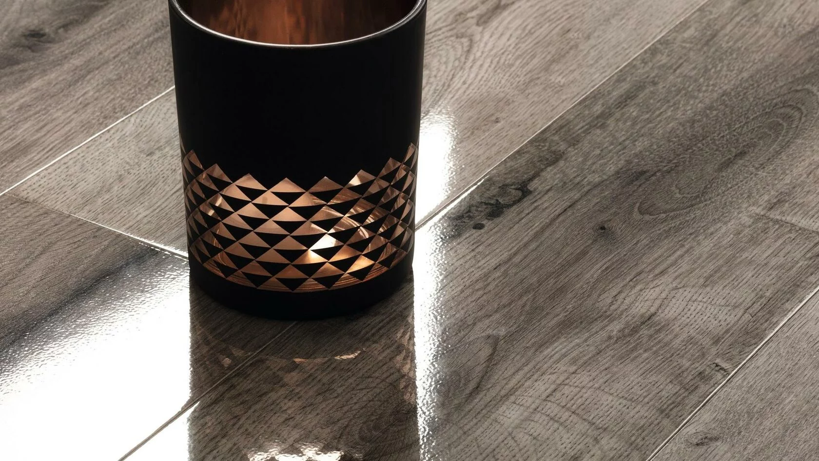 Ламинат Кайндл Лёгкое тиснение Премиум Планка Хай Глянец Дуб Аптаун (Kaindl High Gloss Easy Touch Premium Plank) 32 кл. от поставщика Консалт Паркет, детальное фото