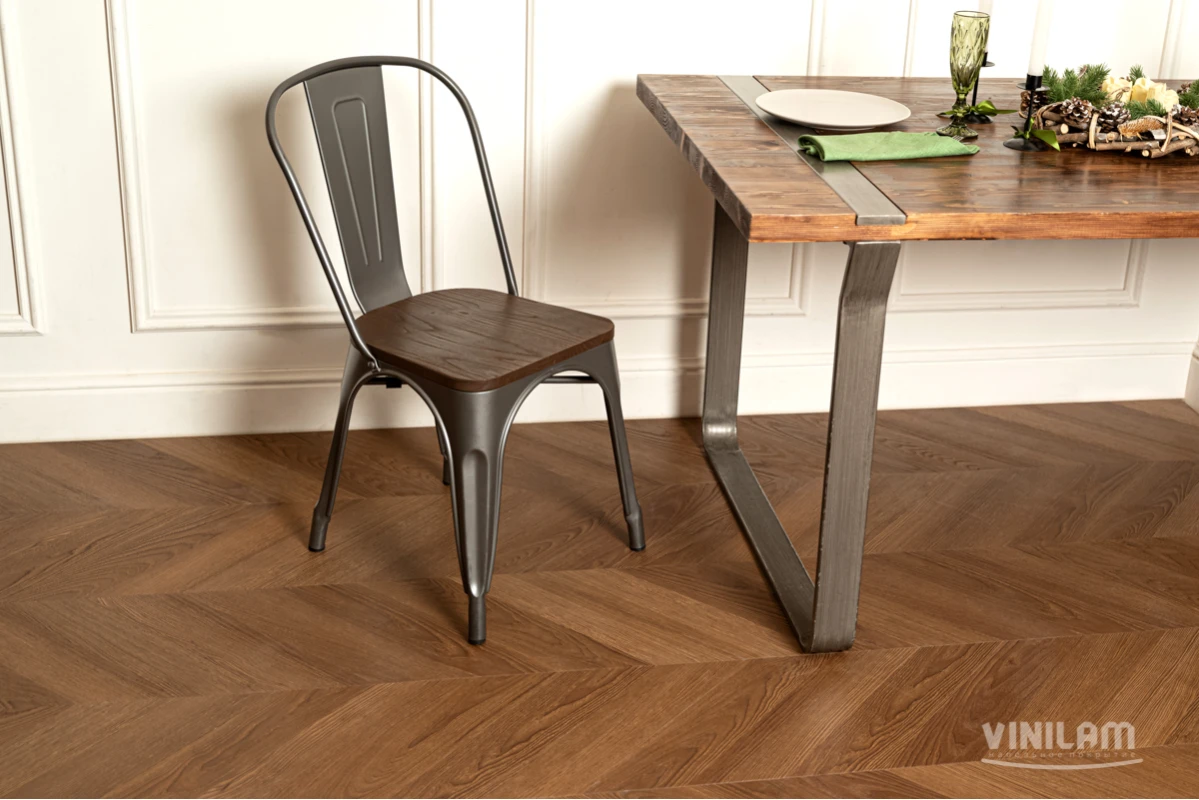Кварц-винил (ПВХ плитка) Винилам Паркет Шеврон I1651102 Шеврон Плезир (Vinilam Parquet Chevron) 43 кл. от поставщика Консалт Паркет, детальное фото