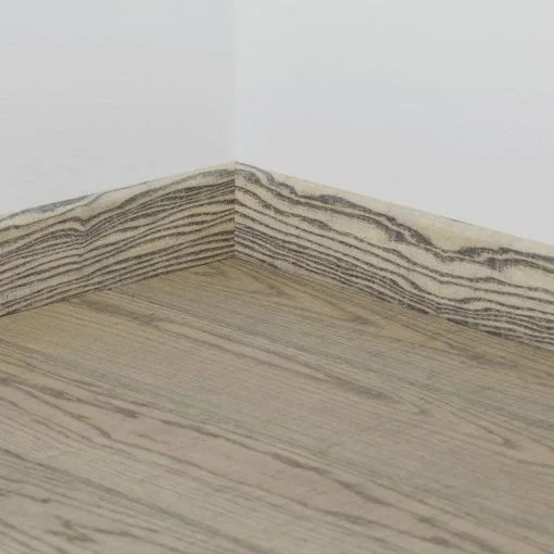 Купить Плинтус Таркетт Шпонированный 80х20 Арт Винтаж Бордо (Tarkett Art)  кл. от поставщика Консалт Паркет, детальное фото